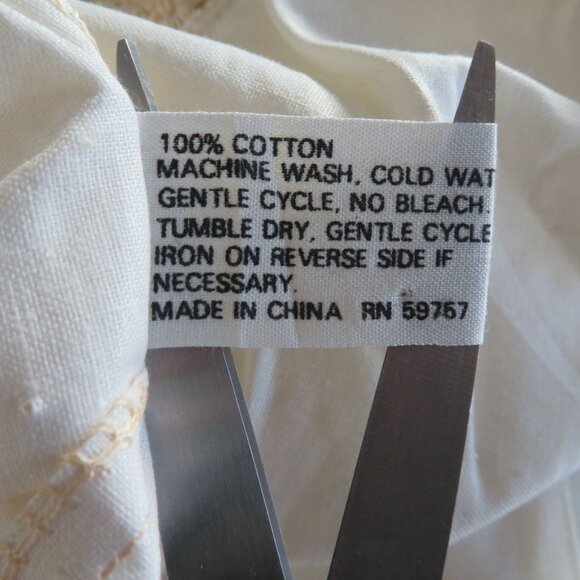 Vintage Pair of 2 Beige Cotton Pillowcases Crochet Lace Trim Standard 20x31 NEW - Picture 10 of 11